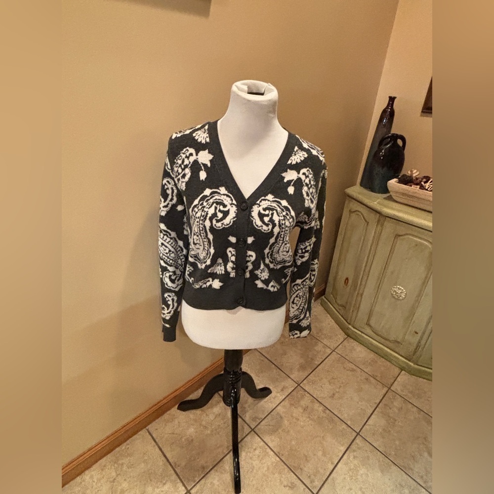 Ophelia Roe Women’s Cardigan Sweater Black & White Paisley Print Size Medium